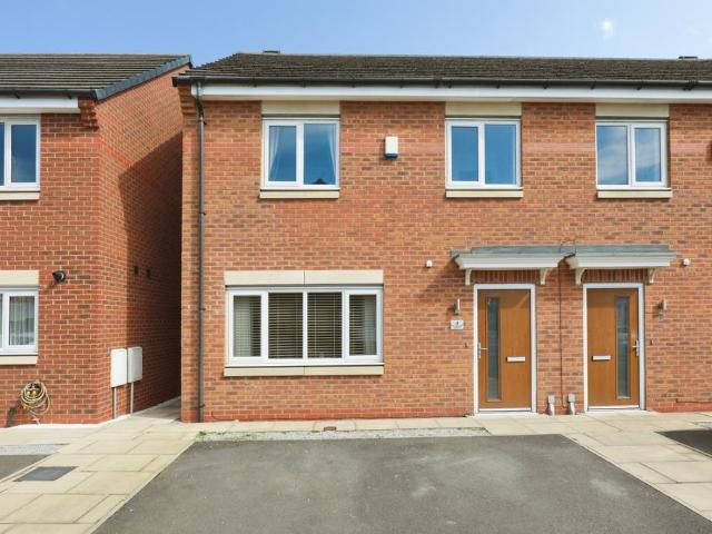 House for sale in Joiner's Square, Hanley