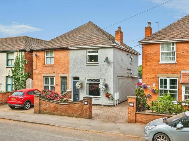 House for sale in Barton In Fabis, East Midlands
