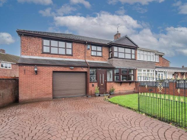 House for sale in Tipton, West Midlands