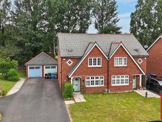 House for sale in Lower Irlam, Salford