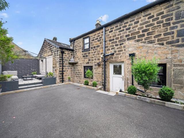House for sale in Yeadon, West Yorkshire