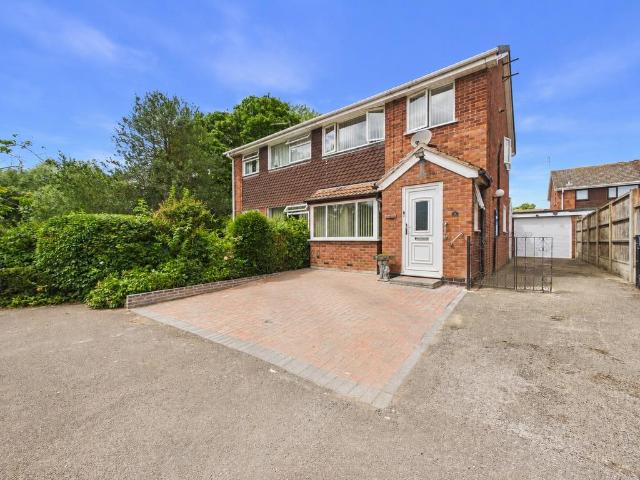 House for sale in Lower Wick, Worcestershire
