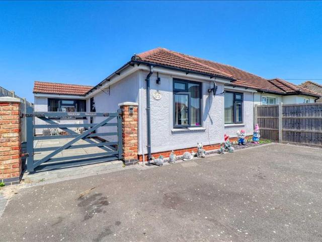 House for sale in Frinton and Walton, Dale Hill