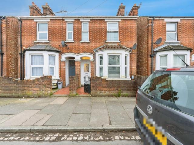 House for sale in Queens Park, Bedford