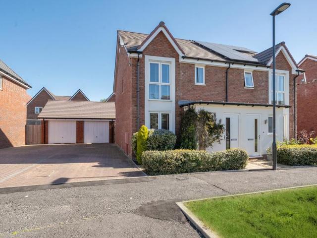 House for sale in Abbey Mead, Swindon