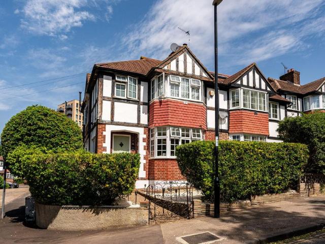 House for sale in London Borough of Lewisham, Deptford