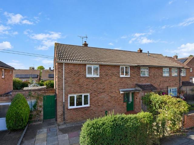 House for sale in Caddington, Central Bedfordshire