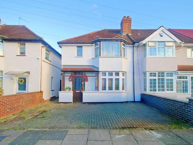 House for sale in London Borough of Ealing, Greenford