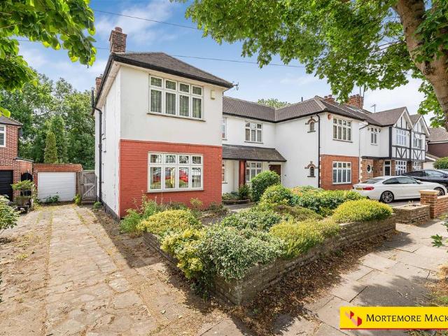 House for sale in Southgate, Greater London