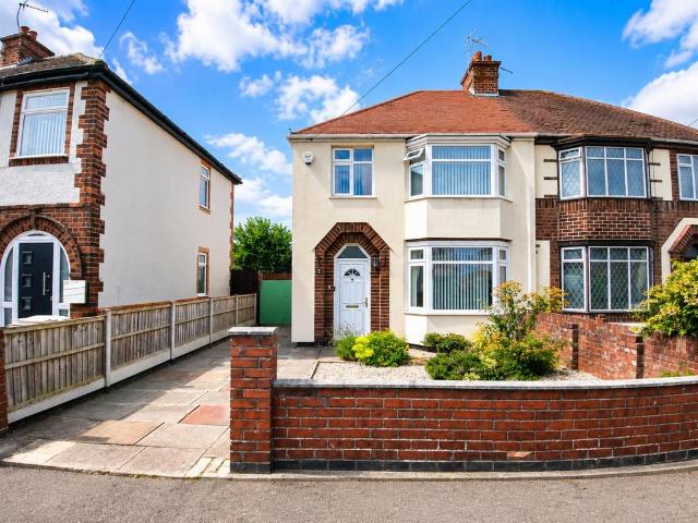 House for sale in Chilvers Coton, Camp Hill