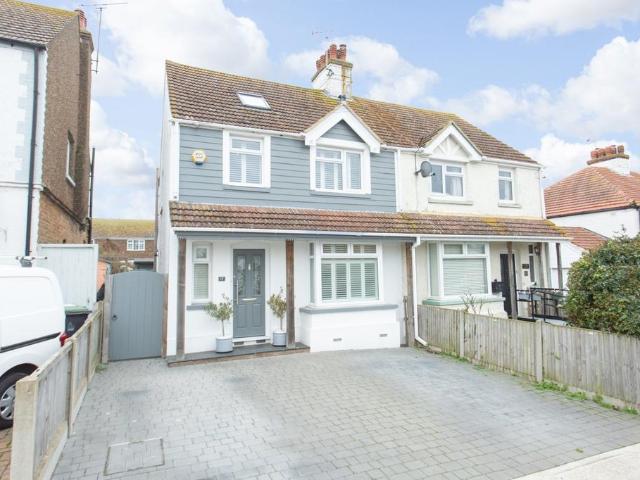 House for sale in Beltinge, The Bridge