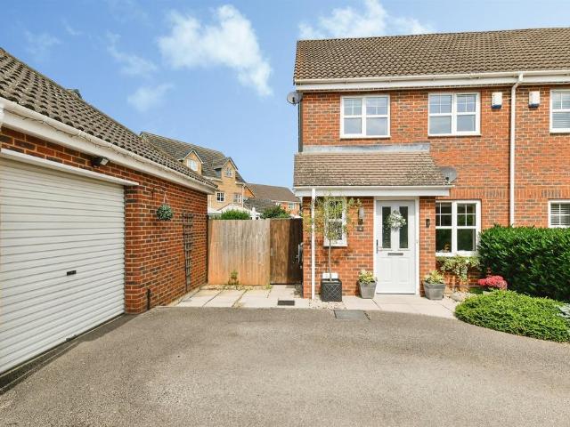 House for sale in Henlow, Bedfordshire