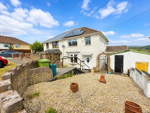 House for sale in Pen-y-Waun, Penywaun