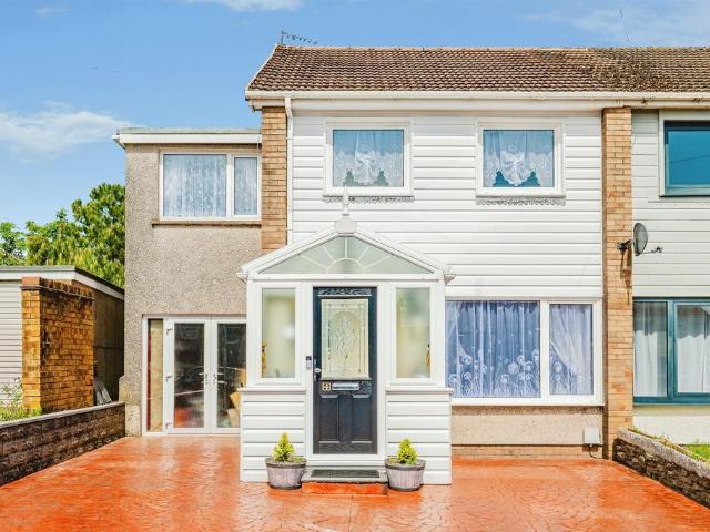 House for sale in Cefn Glas, Wales