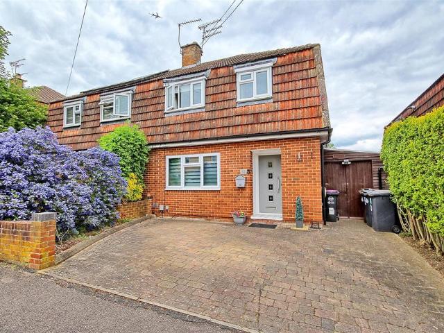 House for sale in Kings Hill, Colliers End