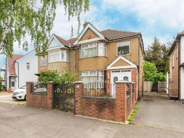 House for sale in Wealdstone, Greater London