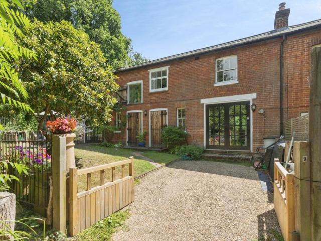 House for sale in Southborough, Sandown Park