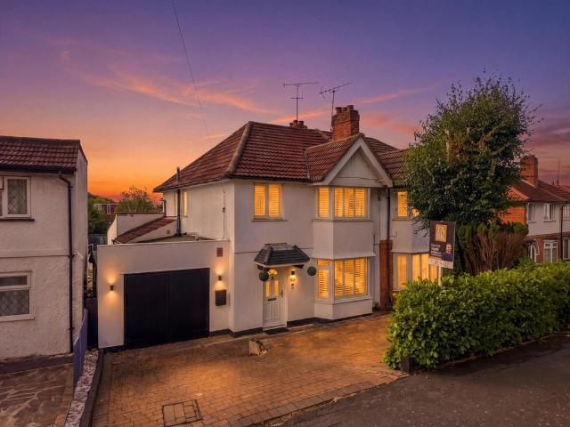 House for sale in Selsdon, Greater London