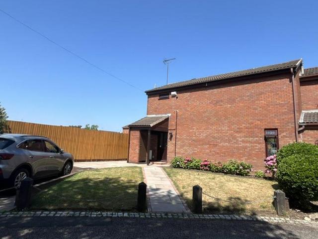 House for sale in Darlaston, West Midlands