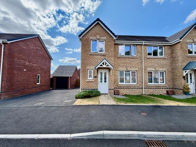 House for sale in Maesycwmmer, Wales