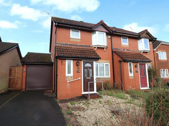 House for sale in Hedge End, Helford