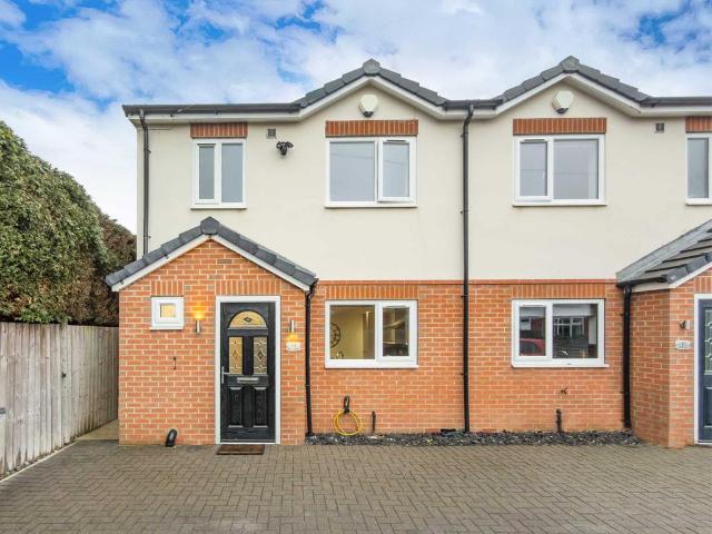 House for sale in The Nook, West Yorkshire