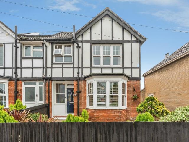 House for sale in Regents Park, Southampton