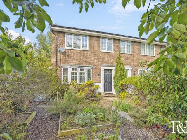 House for sale in Eton