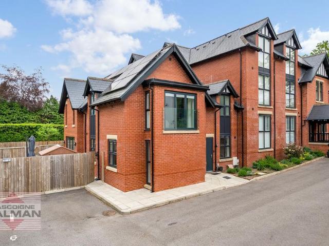House for sale in Colshaw Farm, Wilmslow