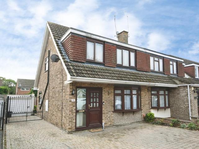 House for sale in Pilgrims' Hatch, Brentwood