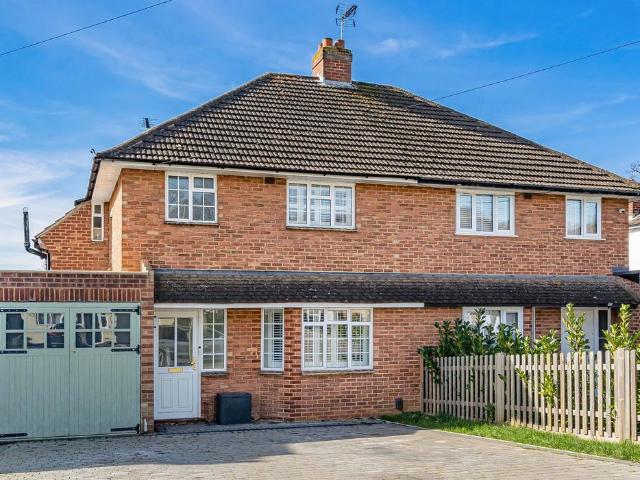 House for sale in Ashtead Park, Pachesham Park