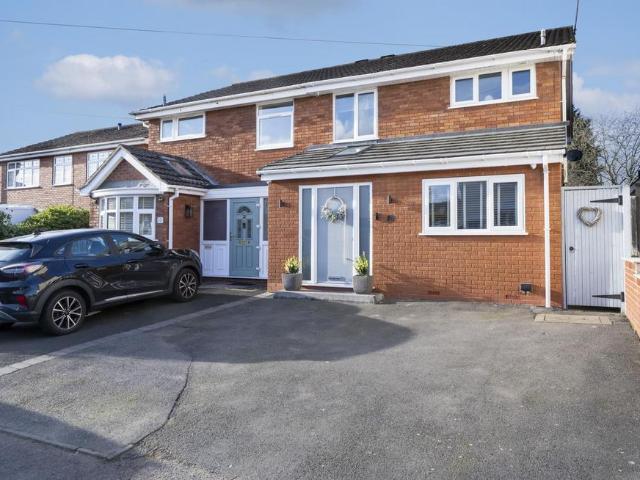 House for sale in Kingswinford, West Midlands