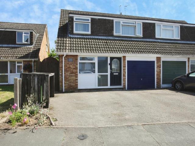 House for sale in Cawston, New Bilton
