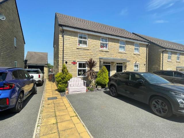 House for sale in Hoylandswaine, South Yorkshire