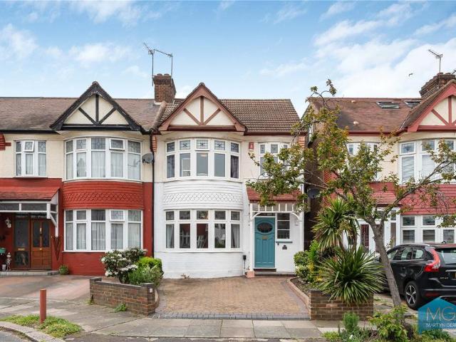 House for sale in Bowes, Greater London
