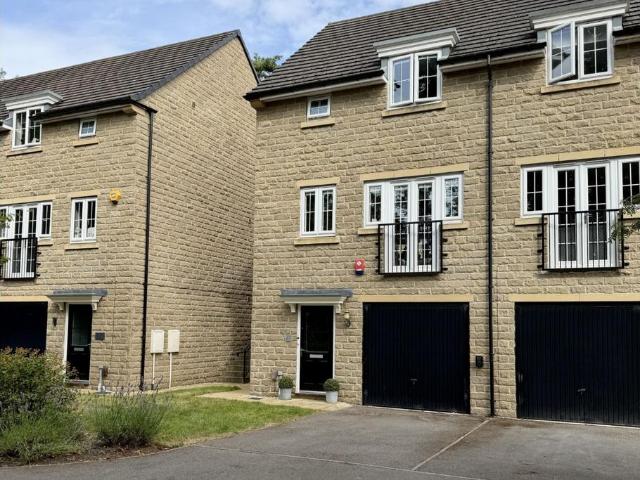 House for sale in Lower Wyke, West Yorkshire