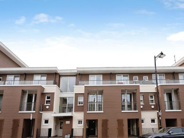 Flat for sale in Islington, Greater London