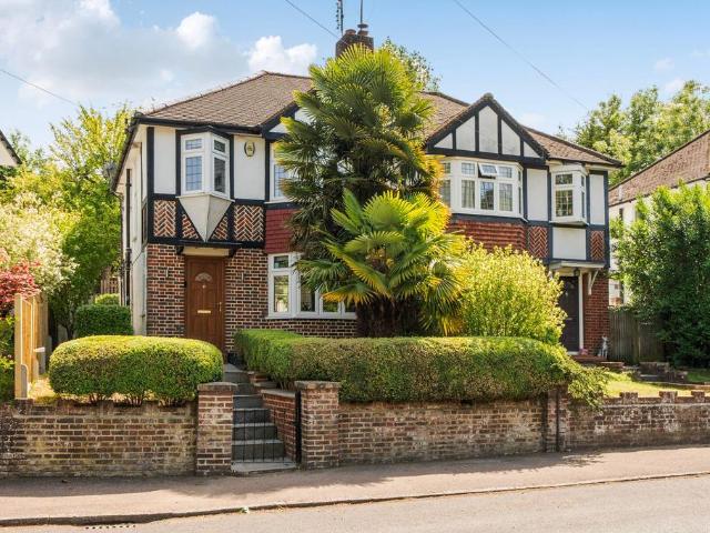 House for sale in London Borough of Croydon, Kenley