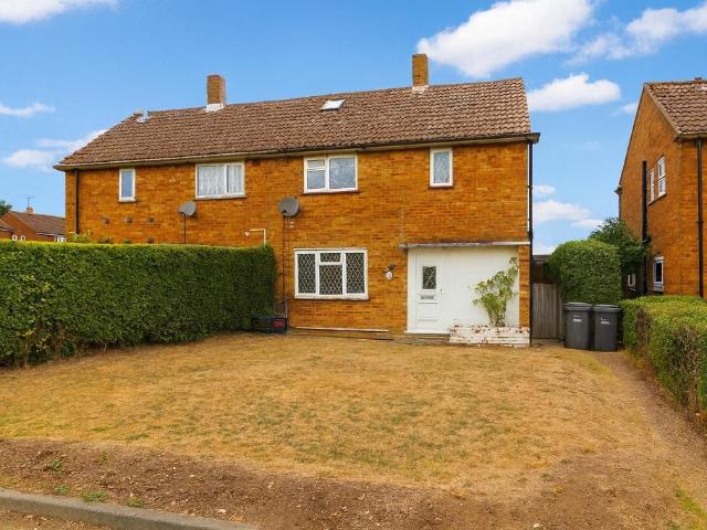House for sale in Spring Park, Luton