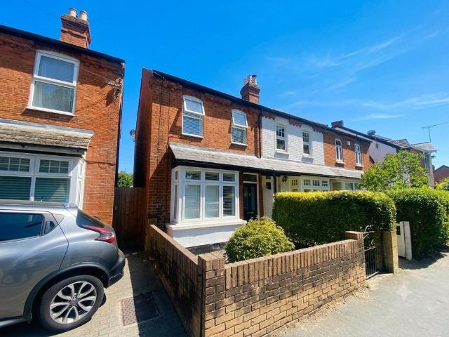 House for sale in Heol-las, Surrey