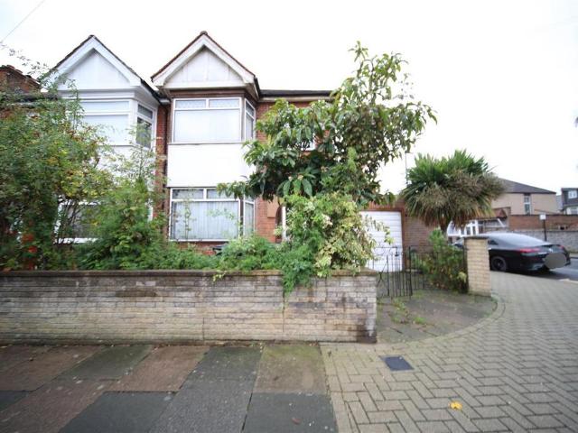 House for sale in Scotch Estate, Greater London