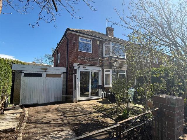 House for sale in Dringhouses, York
