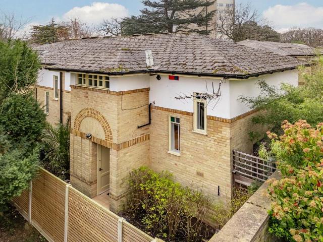 House for sale in Southfields, Greater London