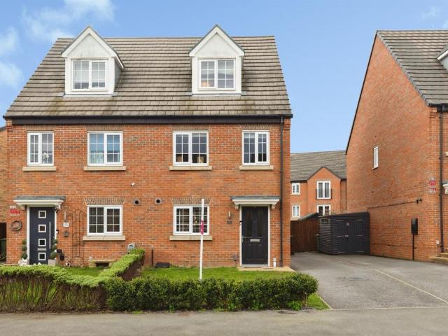 House for sale in Crigglestone, West Yorkshire