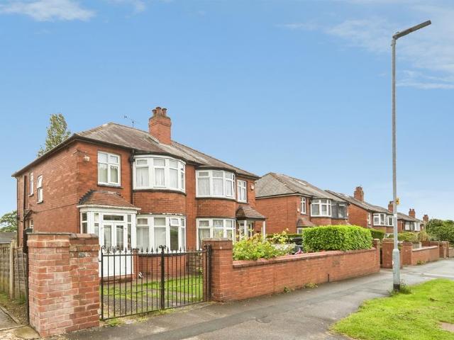House for sale in Oakwood, West Yorkshire