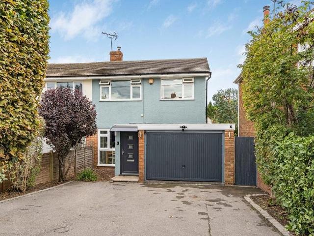 House for sale in Hillview, Surrey