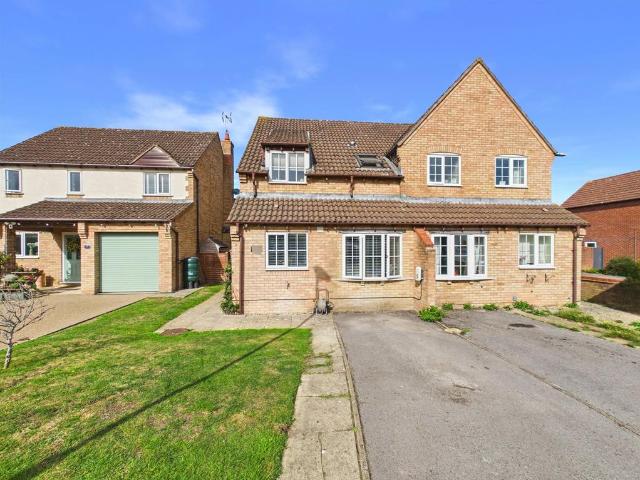 House for sale in Kingsway, Gloucester