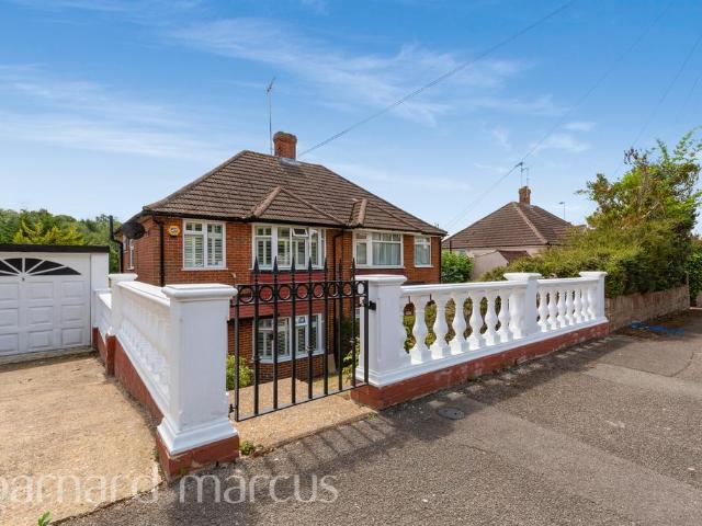 House for sale in London Borough of Croydon, Sanderstead