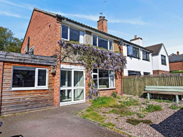 House for sale in Cuddington, Cheshire