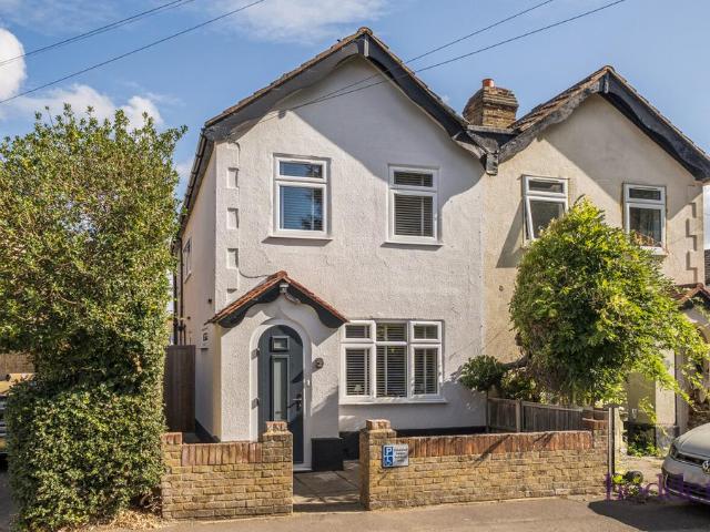 House for sale in Chertsey, Runnymede
